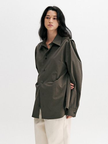 PLEATS SHIRTS 01 _ khaki - NERVOUS - Modalova