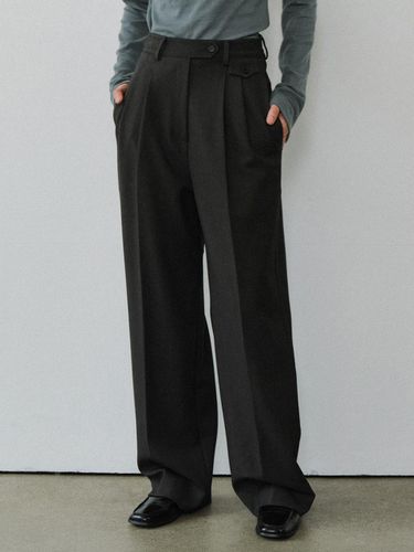 Classic two - tuck slacks - URAGO - Modalova