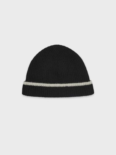 Line Beanie (Black) - KNITLY - Modalova