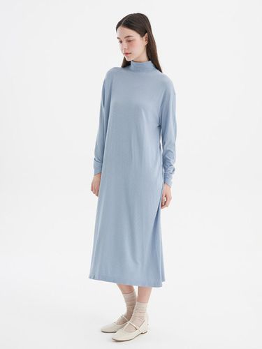 A modal mockneck dress - SEKANSKEEN - Modalova