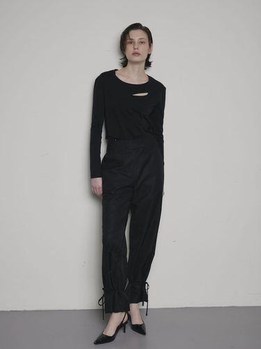 Black silk wool unbalanced strap pants - OEUVA - Modalova