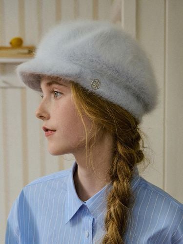 Fluffy Newsboy Cap - GOCORI - Modalova