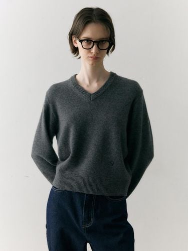 Wool V-neck Essential Pullover - OSTKAKA - Modalova