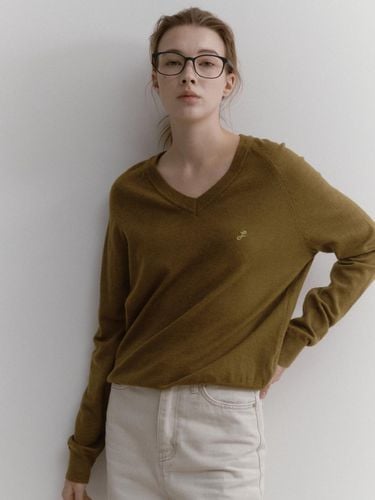 Cashmere V-neck knitwear (Khaki) - LEI AVERY - Modalova