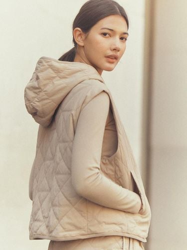 Lightweight Padded Quilting Hooded Vest () - LIKK - Modalova