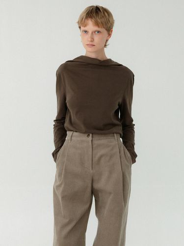 Back Open Turtleneck Top_Brown - RRACE - Modalova