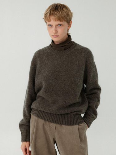 Winter Round Neck Pull Over_Brown - RRACE - Modalova