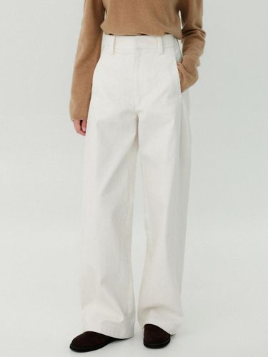 Velvet Curved Pants_White - RRACE - Modalova