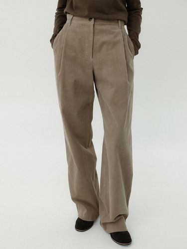 Corduroy Tuck Pants_Khaki Beige - RRACE - Modalova