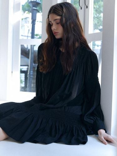 Smock shirring mini dress_black - FABRIC SEOUL - Modalova