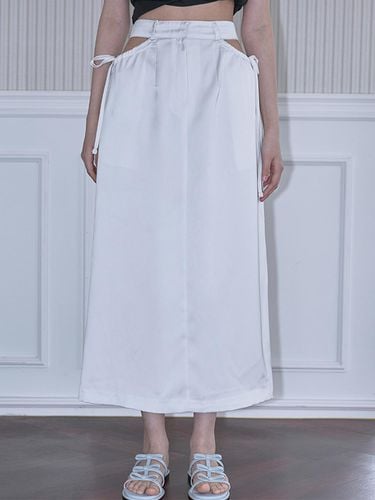 Cut Out Satin Long Skirt [White] - Rosefrantz - Modalova