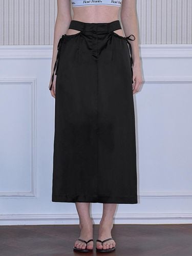 Cut Out Satin Long Skirt [Black] - Rosefrantz - Modalova