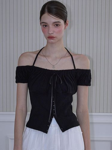 Shirring Halter Off Shoulder T shirt [Black] - Rosefrantz - Modalova