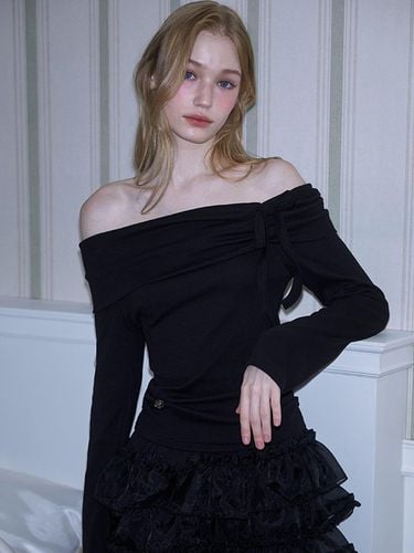 Tiffany Off shoulder Long Sleeve [Black] - Rosefrantz - Modalova