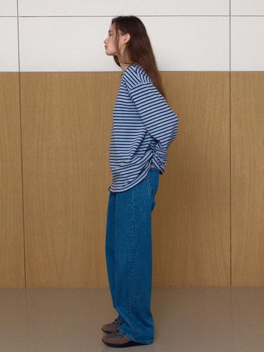 Weekend tee - navy stripe - BRENDABRENDEN SEOUL - Modalova