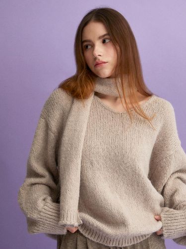 V Neck Pullover Oversized Knit Muffler Set (BEIGE) - koolkitten - Modalova