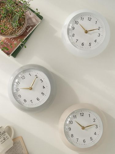 Round, silent wall clock - DECOVIEW - Modalova