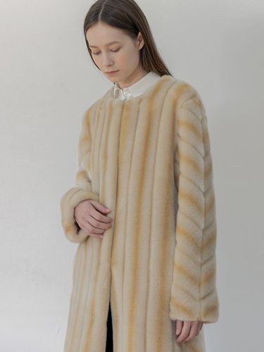 Molioli PRELUDE LONG Eco fur long coat [Beige] - molliolli - Modalova