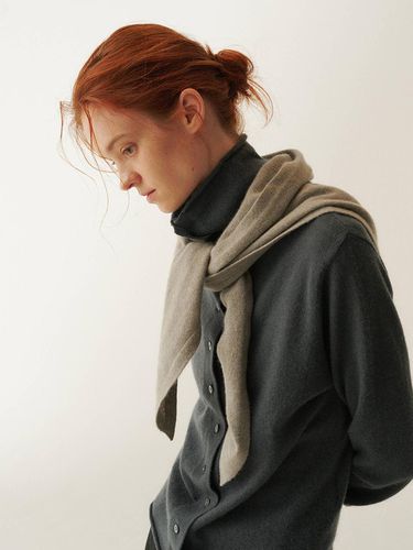 CASHMERE TRIANGLE MUFFLER_2color [YA403] - YURT - Modalova