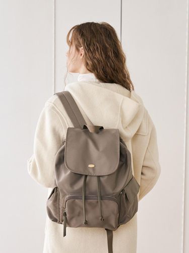 POCKET NYLON BACKPACK_KHAKI - YUPPE - Modalova