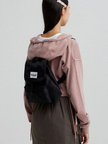 FLAP STRING MINI BACKPACK_BLACK - macni - Modalova