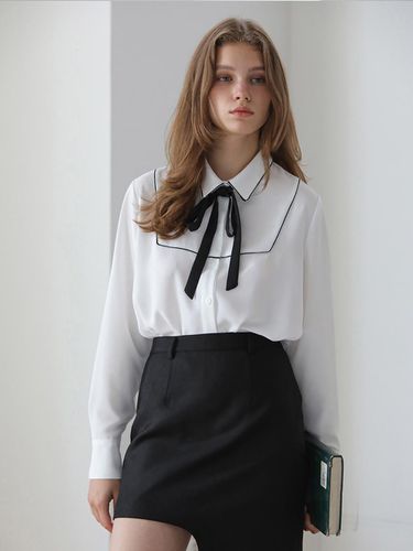 CAHISIENNE] Black ribbon square yoke blouse - CAHIERS - Modalova