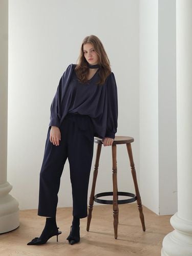 CAHISIENNE] Ruffle BANDING rubber band pants_Navy - CAHIERS - Modalova