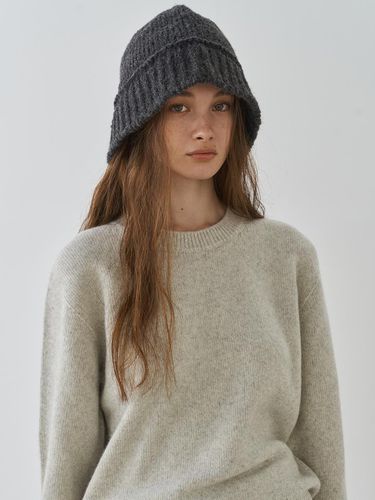 Knitted hat / charcoal - BOL - Modalova