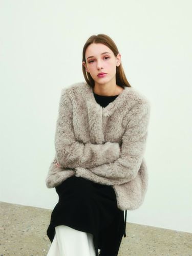 Hene Fur Jacket (Warm Gray) - autrement - Modalova