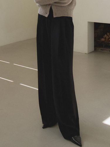 Pin Tuck Straight Semi-Wide Pants [Black] (L128) - L’oiE - Modalova