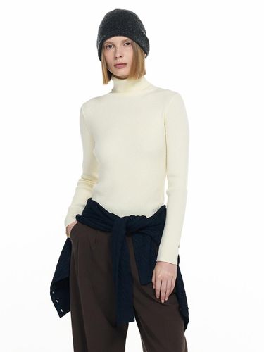 Ribbed Slim Fit Turtleneck Pullover [beige] (WBD4L05547) - GENERAL IDEA - Modalova