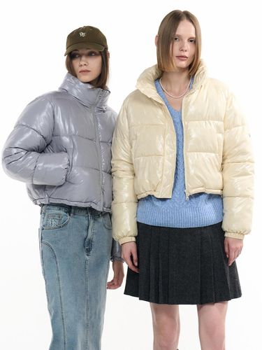 Glossy Pearl High Neck Short Puffer Jacket (WBD4L07509) - GENERAL IDEA - Modalova