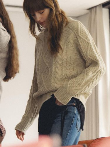 Fine Wool Cable Knit Relaxed Fit Sweater [Sandshell] - ANEDIT - Modalova