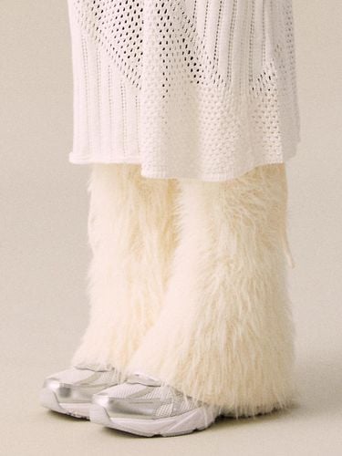 Hairy Mid-Length Label Detail Leg Warmer [Beige] - COQUET - Modalova