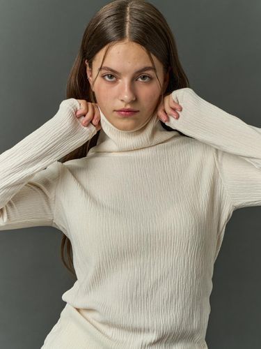 Winter Vogue Pleated Turtleneck Knit Top - CITYPOPZ - Modalova