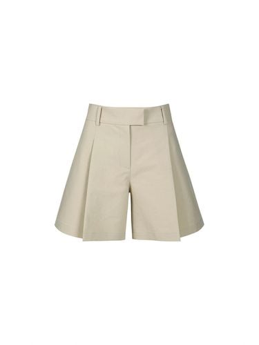 TAILORED SHORTS (BEIGE) - YCH - Modalova