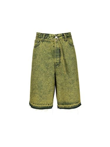 RAW HEM DENIM SHORTS (LIGHT GREEN) - YCH - Modalova