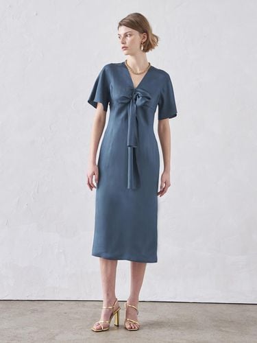 RIBBON TWIST SATIN DRESS_BLUE GREEN - Maison de Ines - Modalova