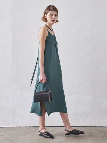 SLIP SHIRRING DRESS_DEEP GREEN - Maison de Ines - Modalova