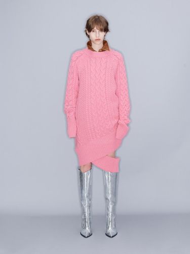 CABLE KNIT DRESS (PINK) - YCH - Modalova