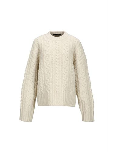 CABLE KNIT JUMPER (CREAM) - YCH - Modalova