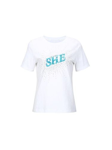 SEQUIN SHE PRINT T SHIRT (WHITE) - YCH - Modalova