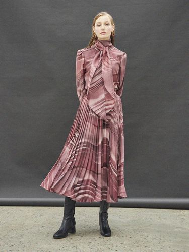 MARBLE PLEATED SKIRT_WINE - Maison de Ines - Modalova