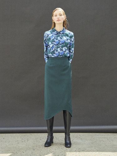 ASYMMETRICAL H-LINE SKIRT_DEEP GREEN - Maison de Ines - Modalova