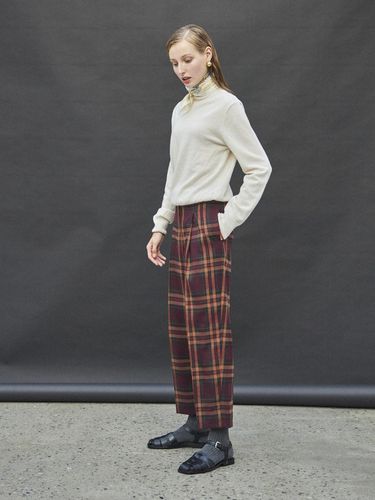 CHECK PINTUCK SLACKS_BURGUNDY CHECK - Maison de Ines - Modalova