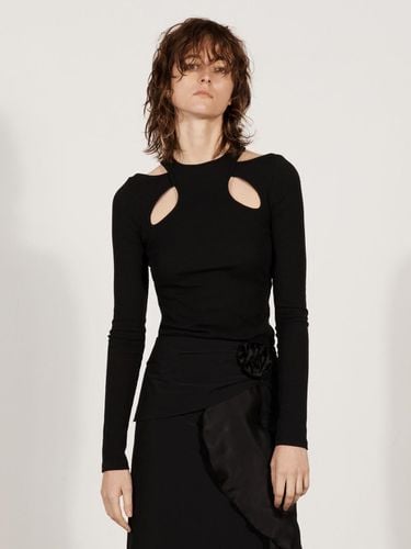 CUT OUT DETAIL LONG SLEEVE TOP_BLACK - YCH - Modalova