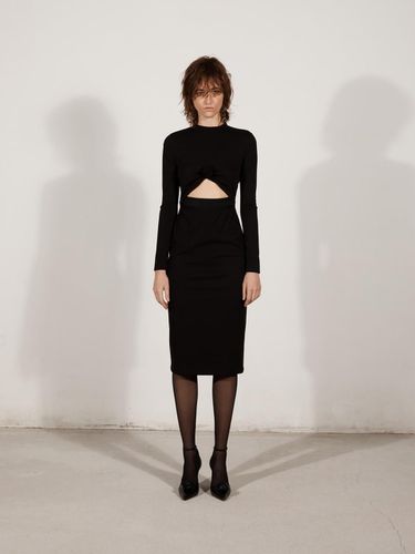 FRONT CUT OUT DETAIL DRESS_BLACK - YCH - Modalova