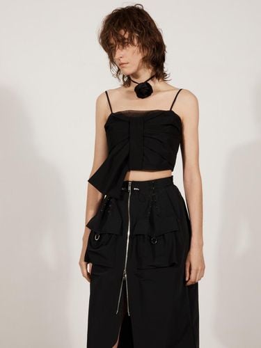 FRONT RUCHED SLEEVELESS BLOUSE_BLACK - YCH - Modalova