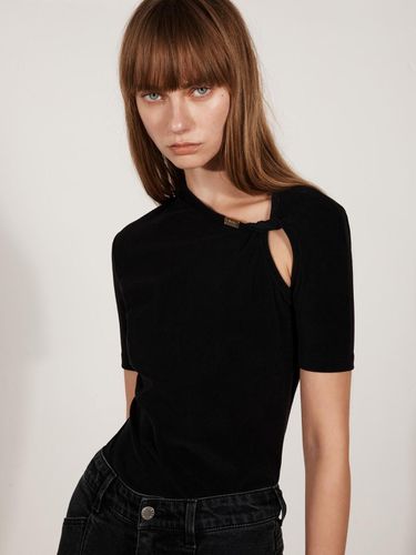 NECK TWIST DETAIL TOP_BLACK - YCH - Modalova