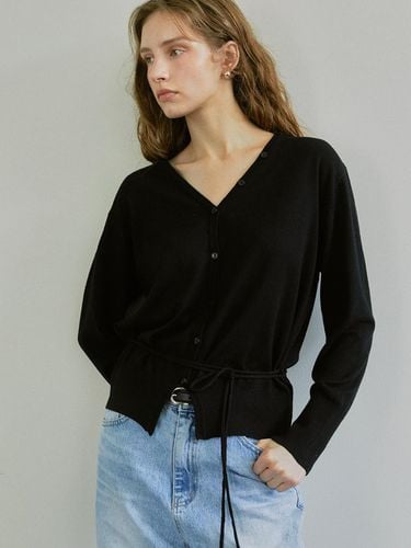 BUTTON STRING CARDIGAN / BLACK - Ihr - Modalova